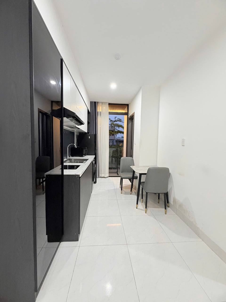 Фото 3: Апартаменты с 2 спальнями, 45 м², на улице Cao Ba Quat, менее 2 км до моря.