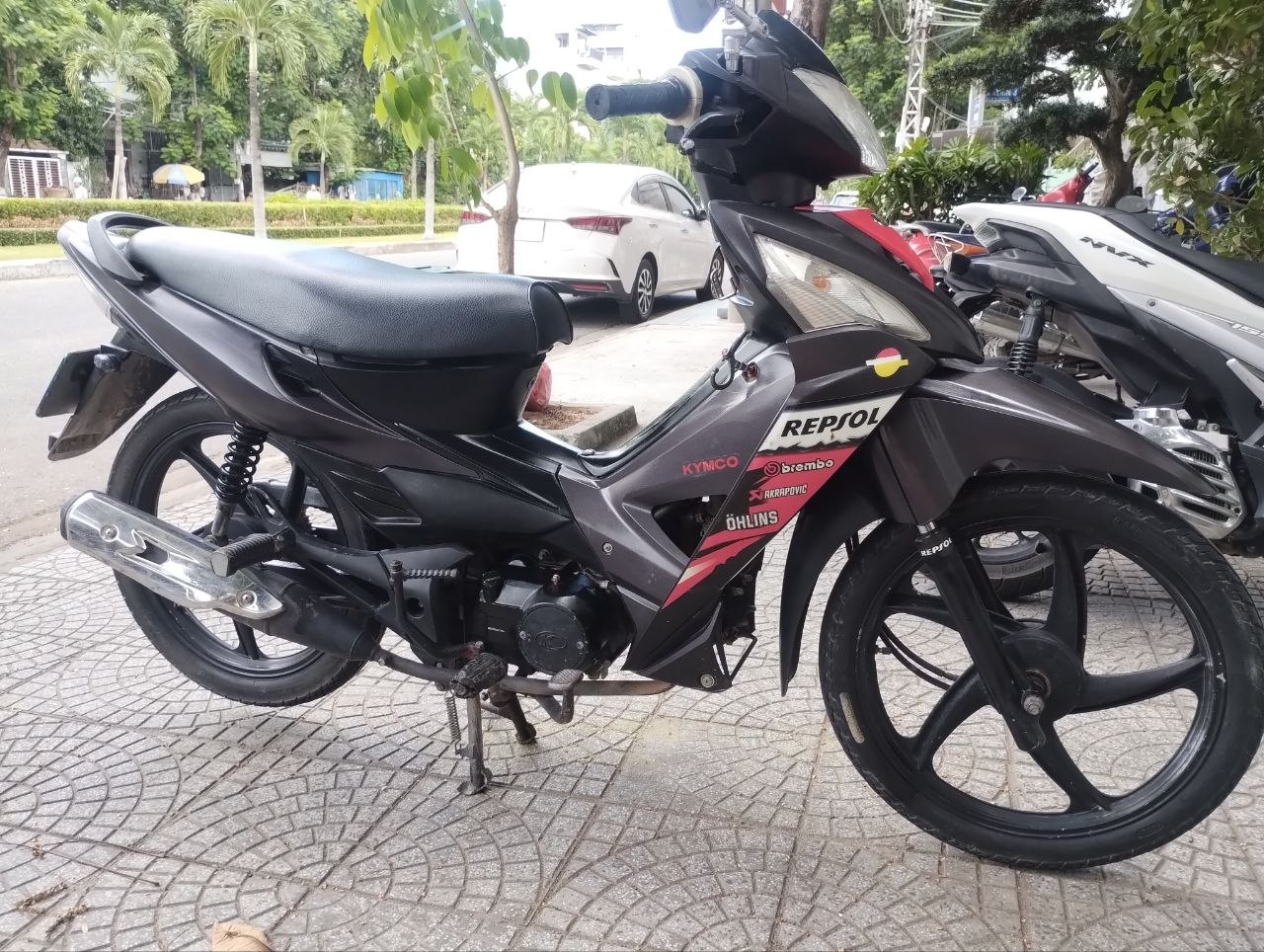 Фото 2: Продаю скутер Kymco Visar 49cc на больших колесах, полуавтомат
