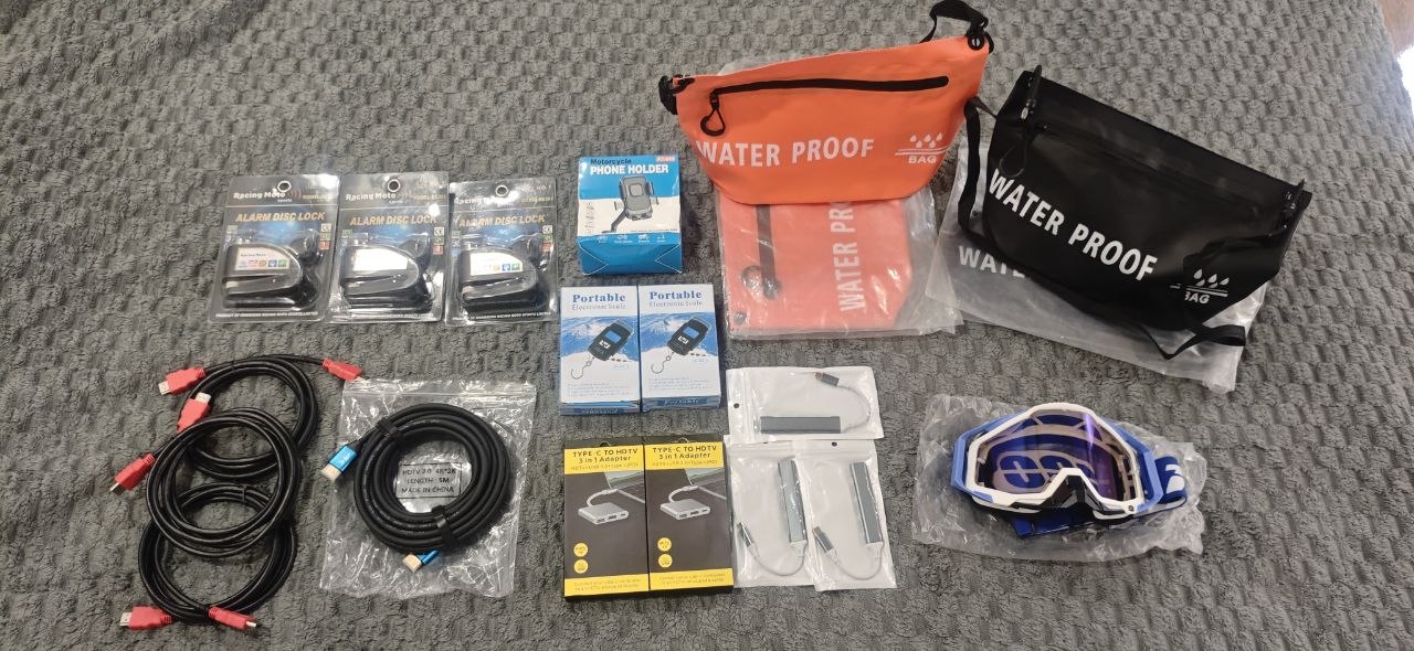 Продаются различные товары: HDMI-кабели, переходники, замок для байка,