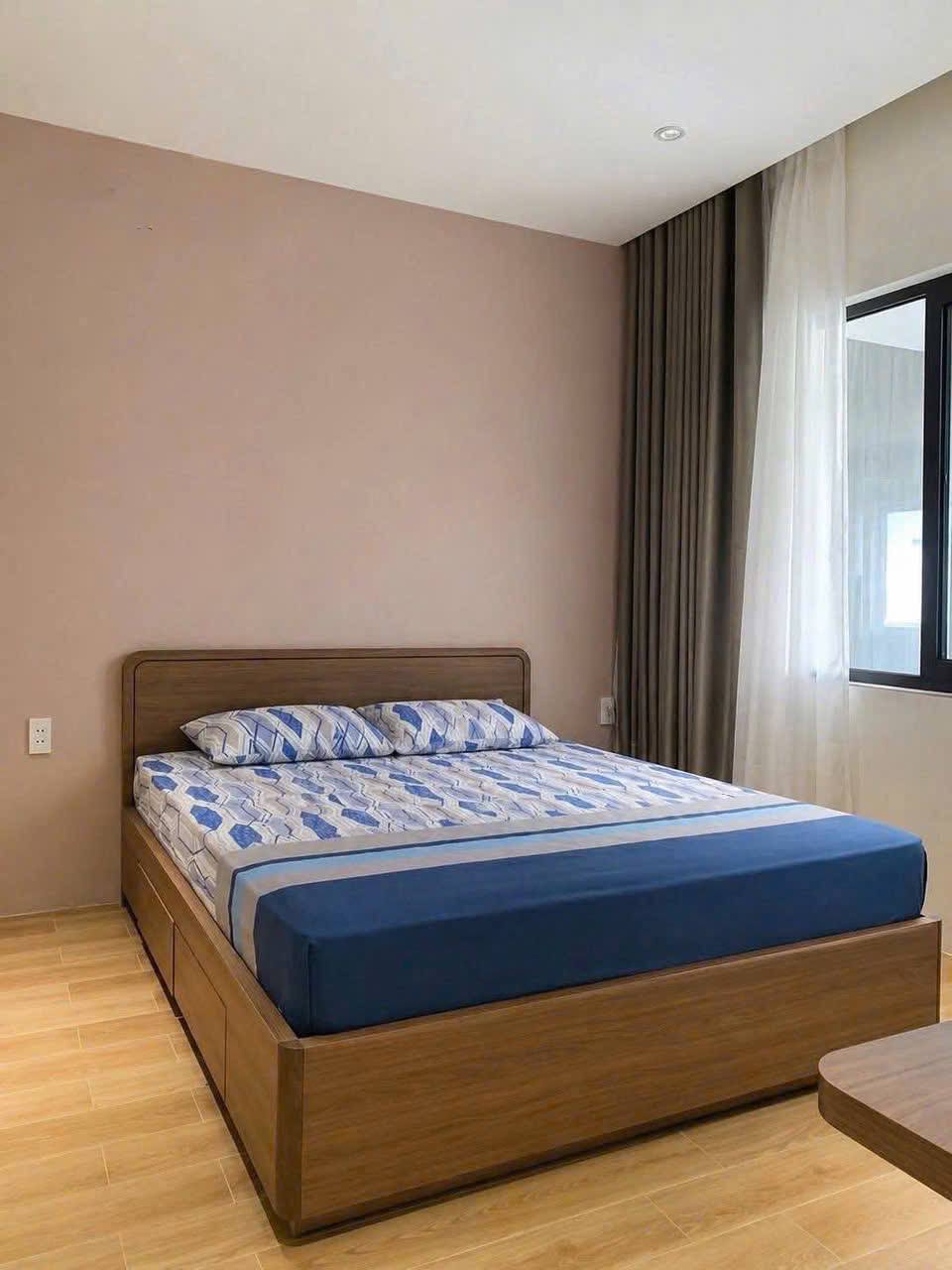 Дом 3 этажа, 3 спальни, 3 ванные комнаты, площадь 120 м²