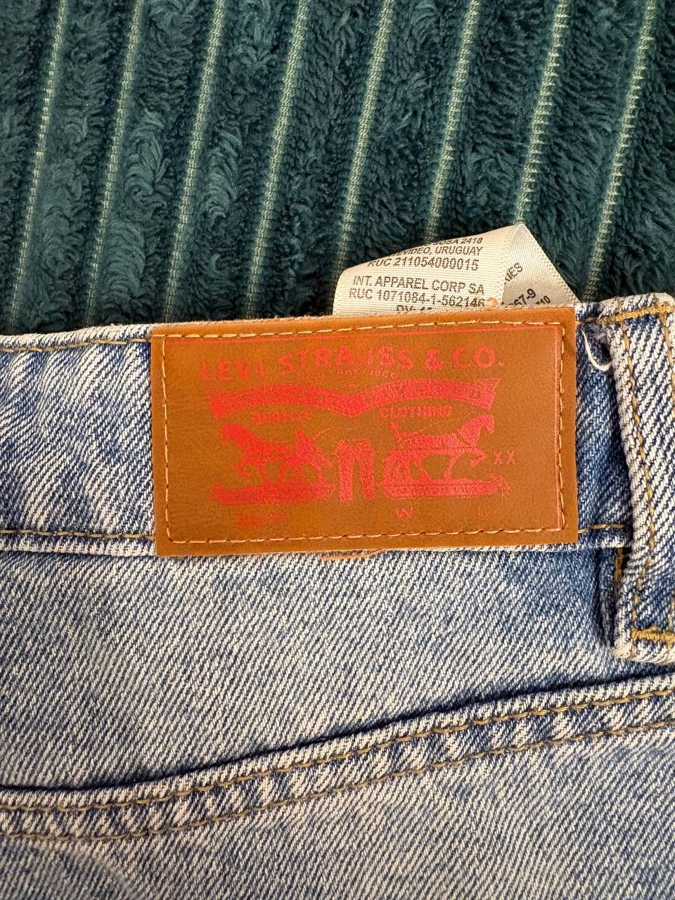 Фото 3: Продаются две пары джинсов Levi's, размер 30W на рост 170