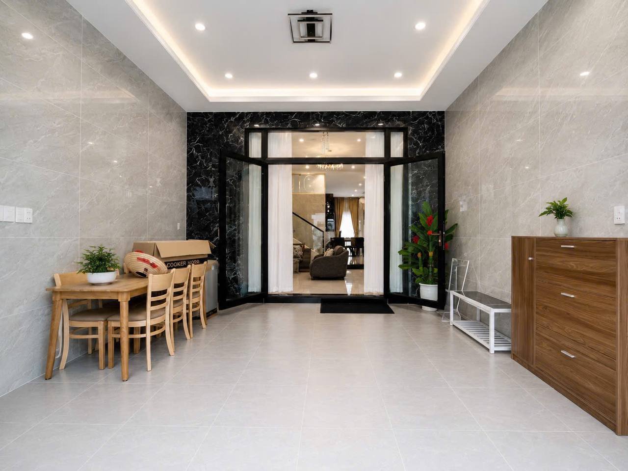 Фото 3: Сдается дом 3 этажа, 4 спальни, 4 санузла, площадь 100 м²