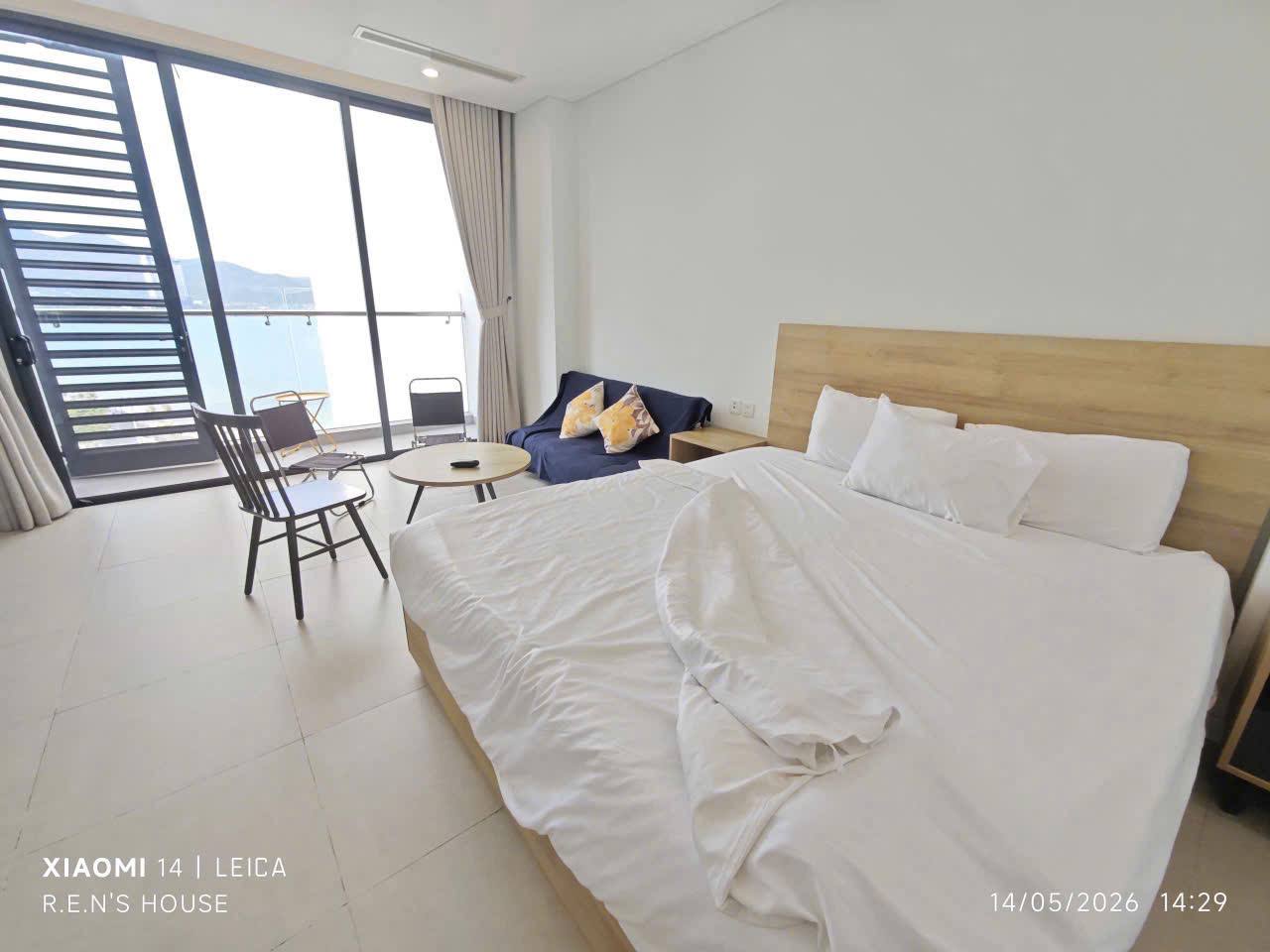 Сдаётся студия в комплексе Scenia Bay Residences на первой линии у пляжа.