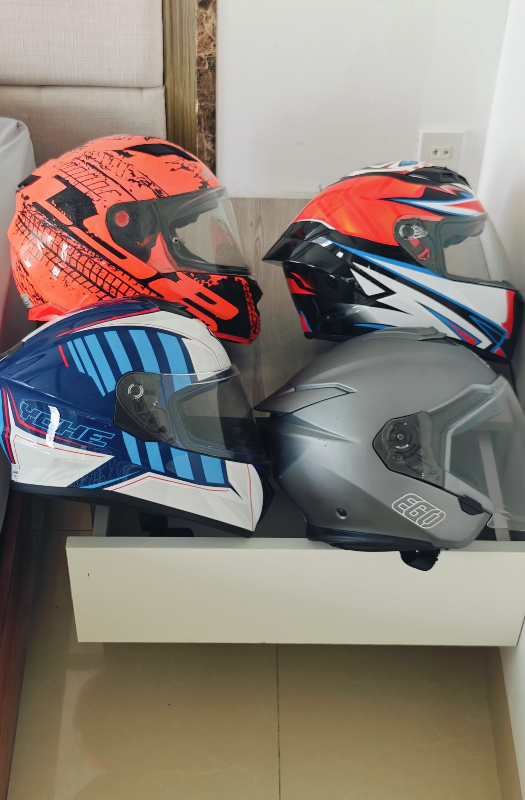 Фото 2: Продаются шлемы для мотоцикла: LS2 Rapid FF353 (L) оранжевый с графикой, Yohe 981 (L)…