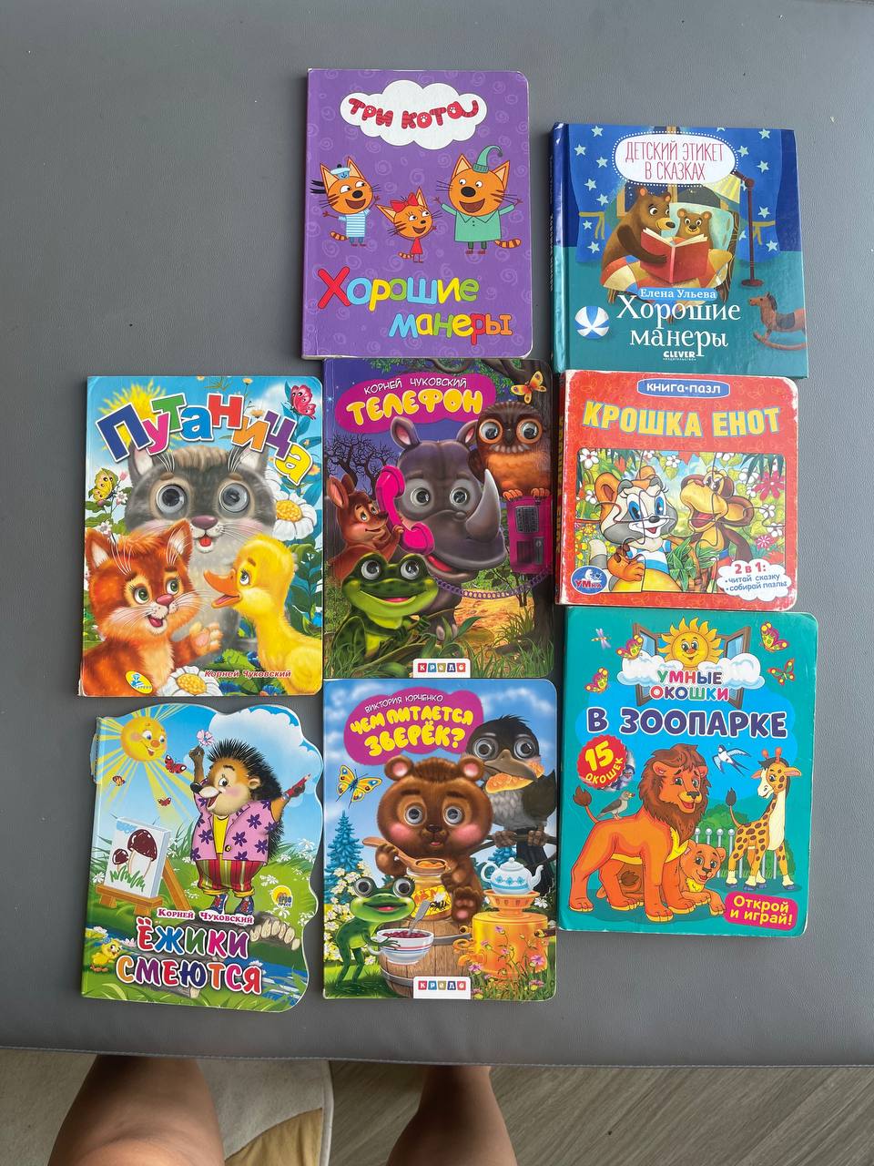 Продаются книжки по цене 200 вьетнамских донгов за все