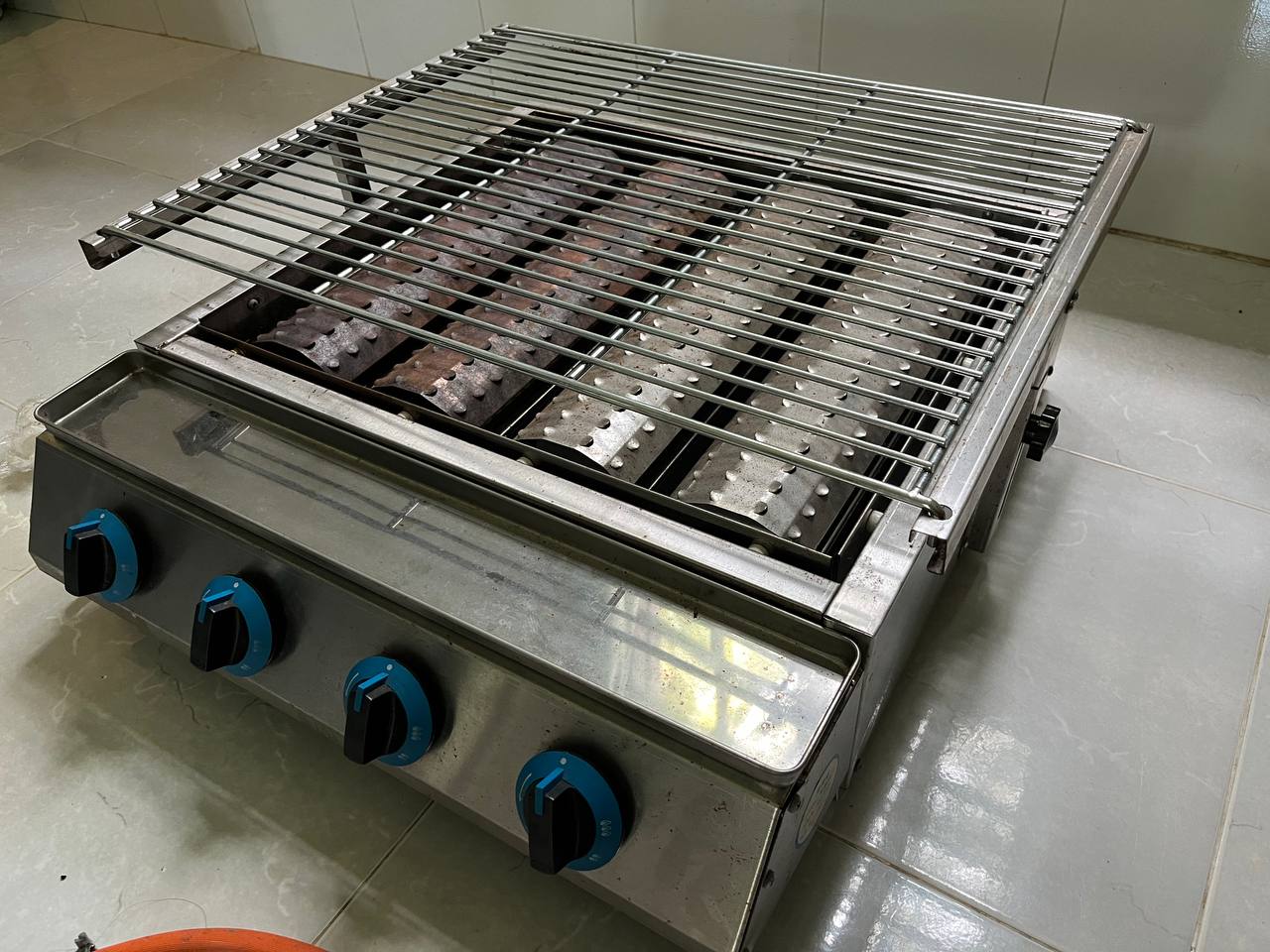 Продаётся газовый гриль F004 с четырьмя конфорками