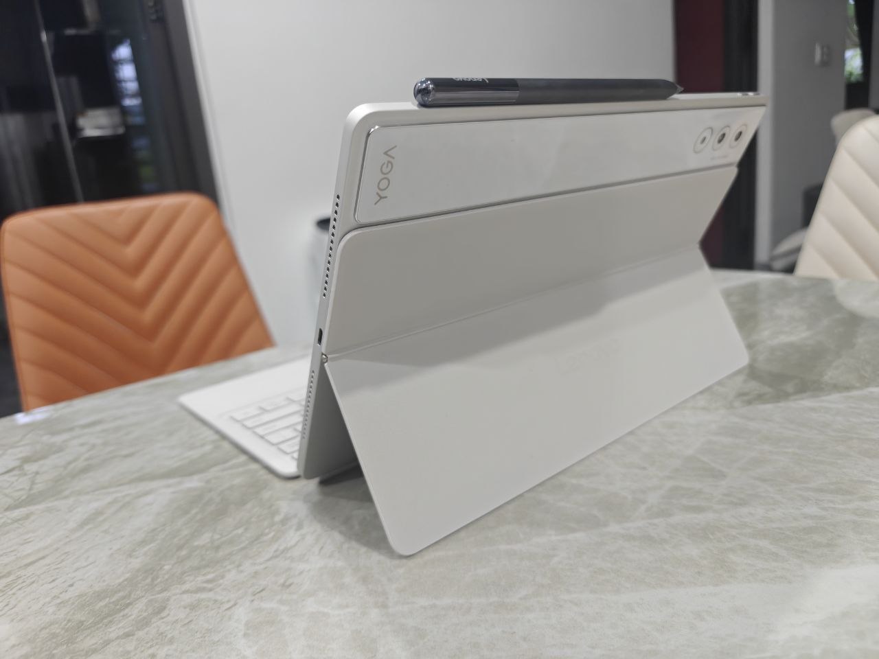 Фото 3: Продаётся планшет Lenovo Yoga Tab Plus (TB520FU) 2025 года в идеальном