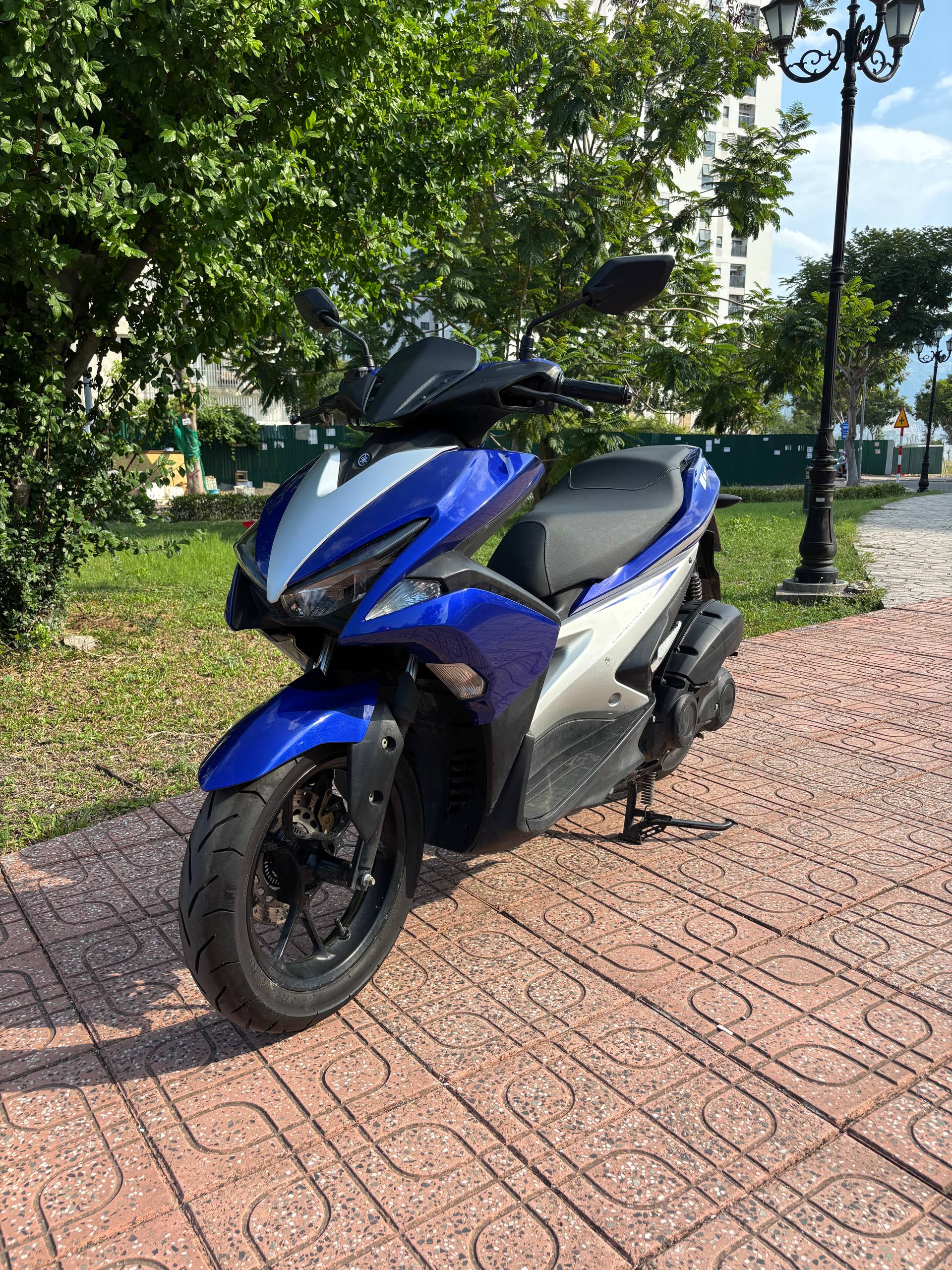Продаётся Yamaha NVX 155cc в хорошем техническом состоянии и приятном внешнем виде.