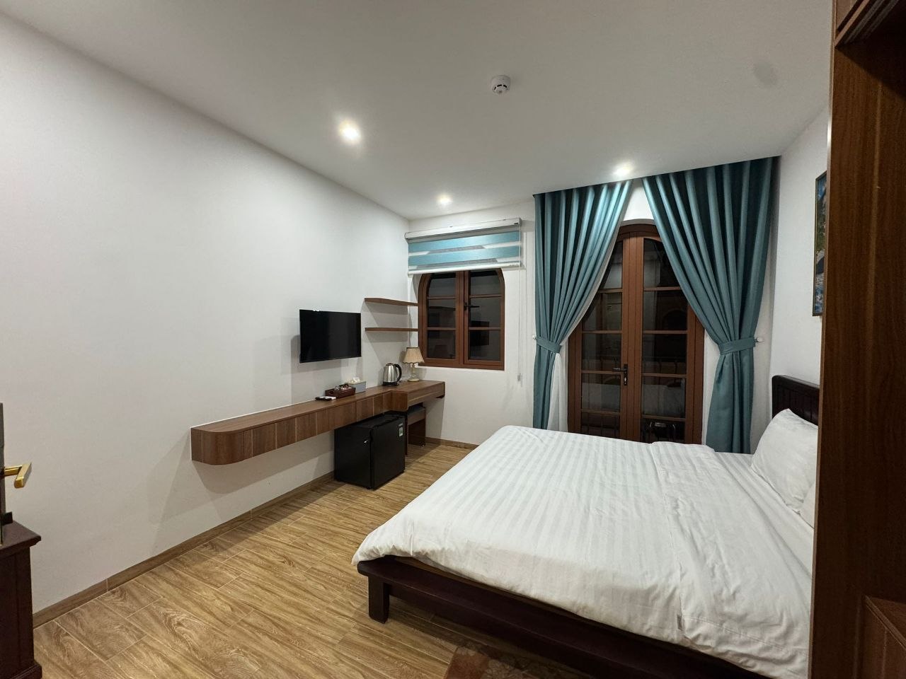 Сдается жилье с одной большой кроватью, возможно размещение дополнительной кровати.
