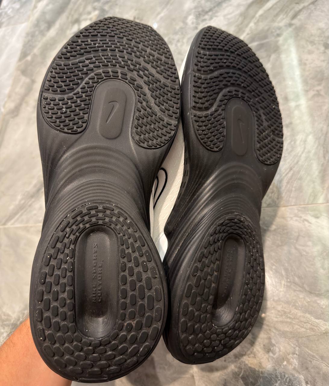 Фото 3: Почти новые кроссовки Nike, надевались один раз, состояние 10/10