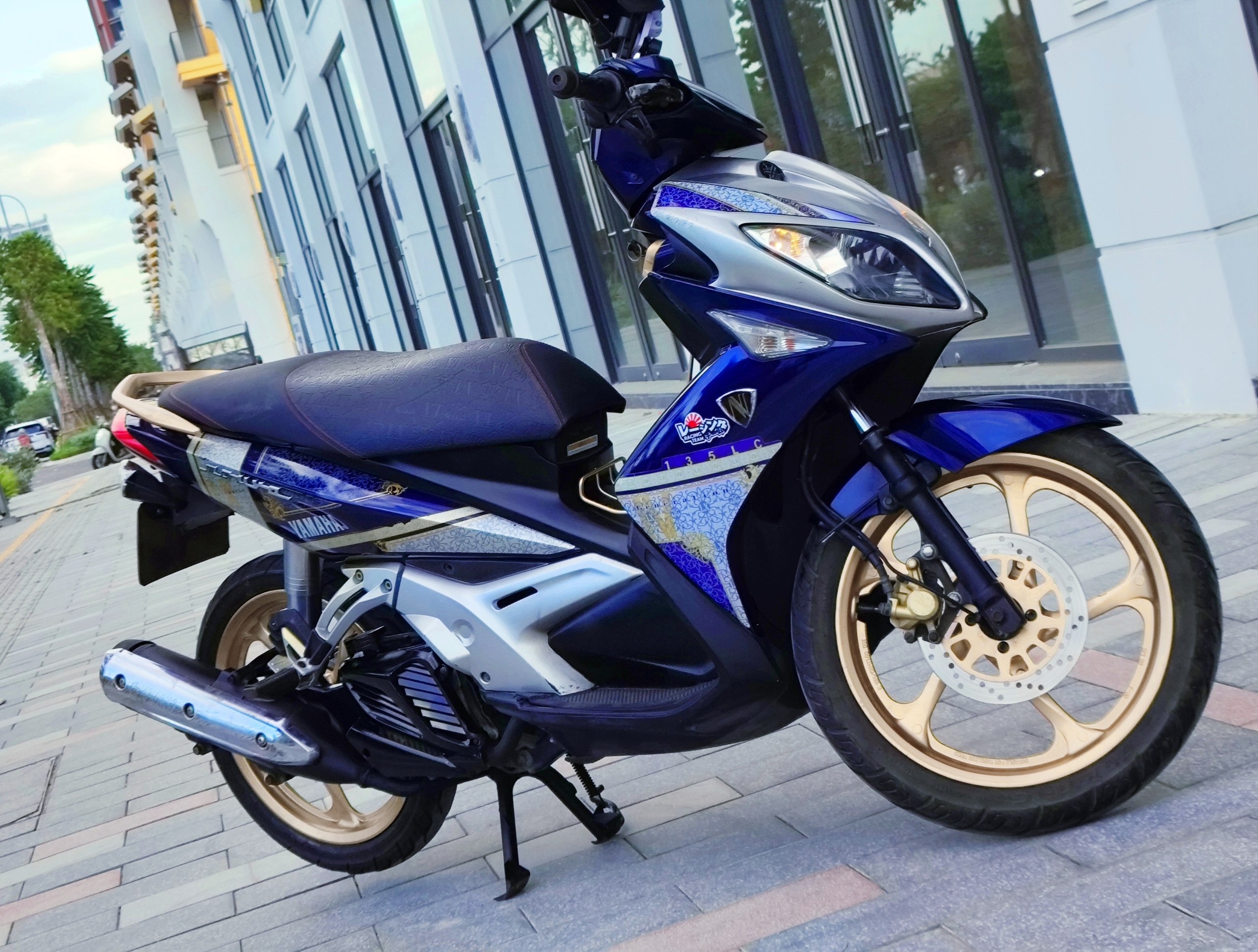 Продаётся скутер Yamaha Nouvo 4 LX 2012 года, объём 135 см³, пробег 58 000 км.