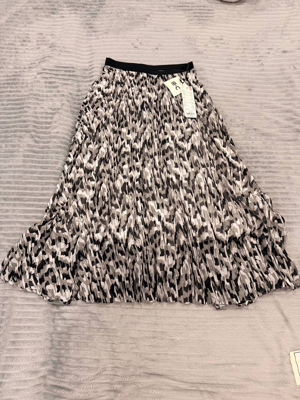 Фото 3: Продаётся юбка Uniqlo, размер S, новая с бирками, не надевалась