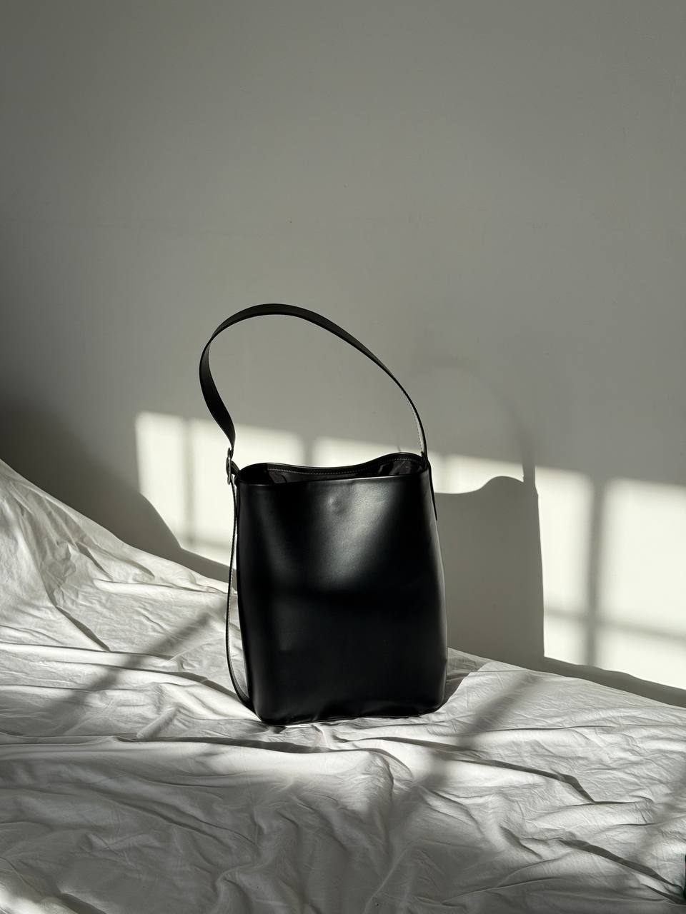 Продается черная сумка UNIQLO 2way shoulder bag