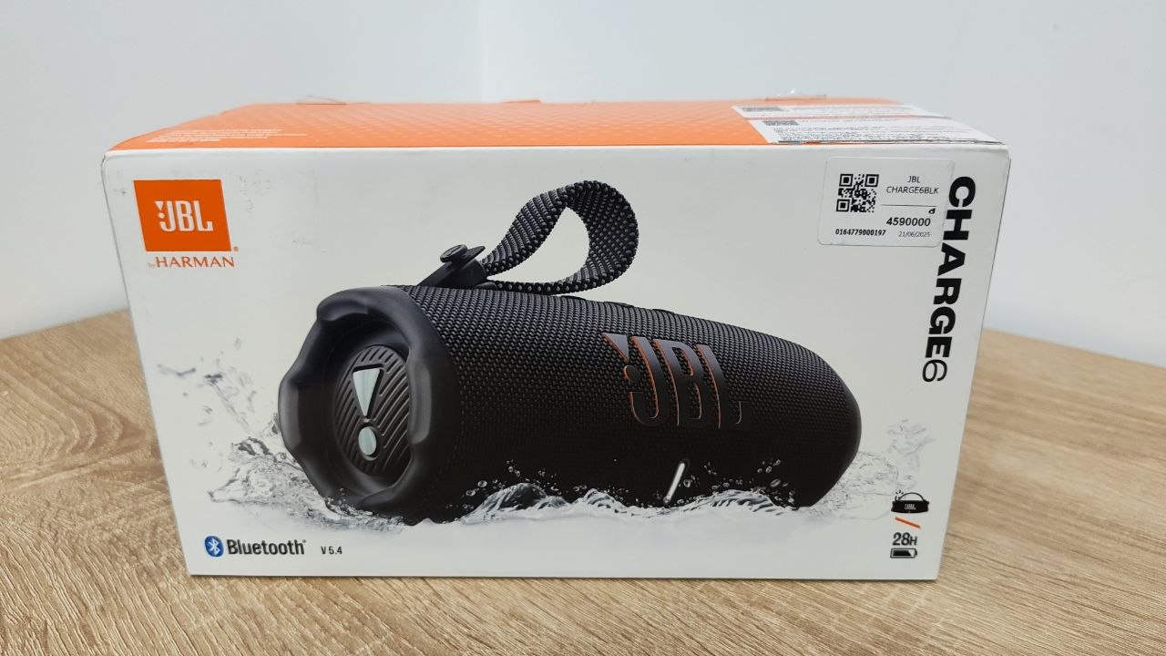 Фото 2: Продаётся оригинальная JBL Charge 6 в идеальном состоянии