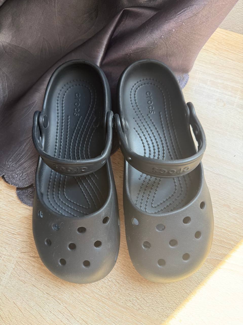 Распродажа обуви, которая не подошла: балетки Crocs (размер W6, 22,5 см) за 150 000…
