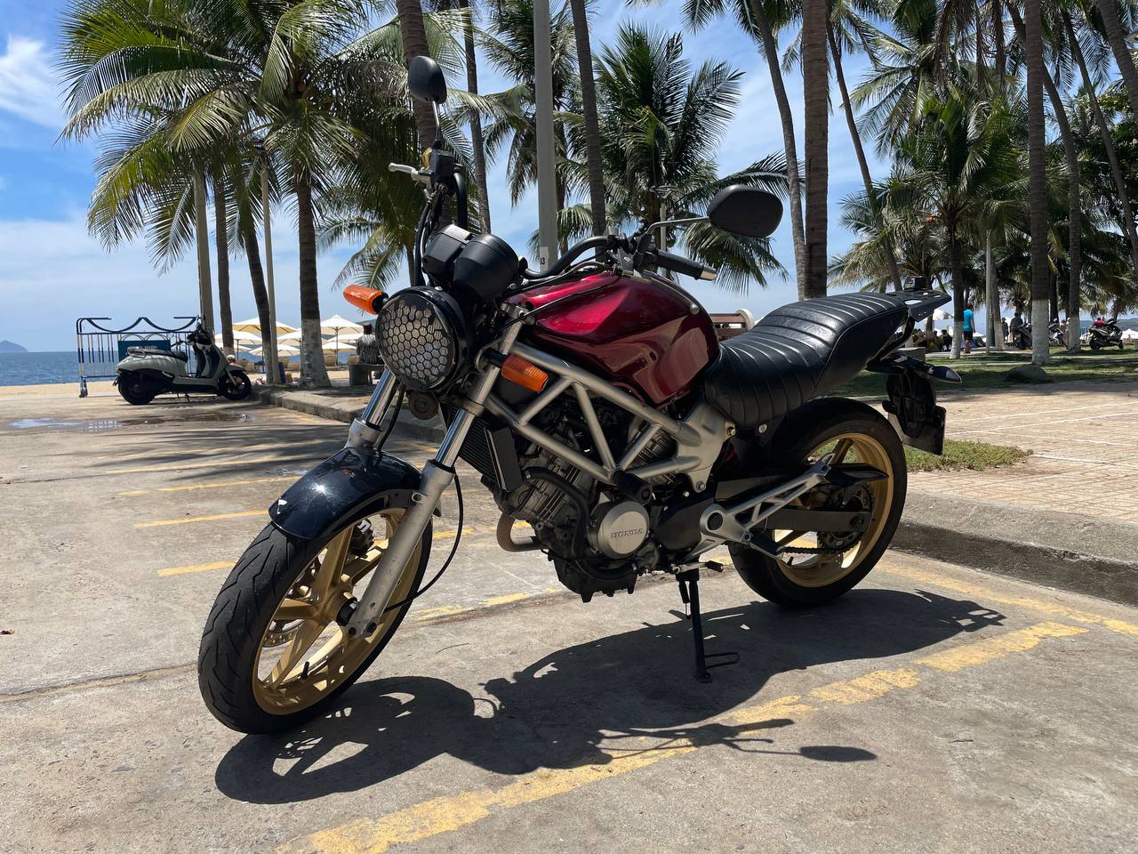 Фото 3: Honda VTR 250 2008 года в хорошем состоянии, V-образный двухцилиндровый двигатель 249…