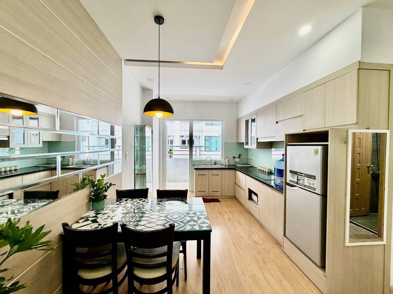 Фото 2: Просторная двухкомнатная квартира в комплексе Oceanus, 59 м², полностью меблирована…