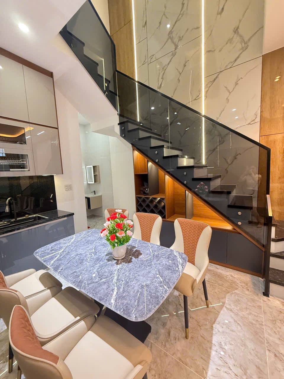 Сдается дом 3 этажа, 3 спальни, 4 санузла, площадь 64 м²