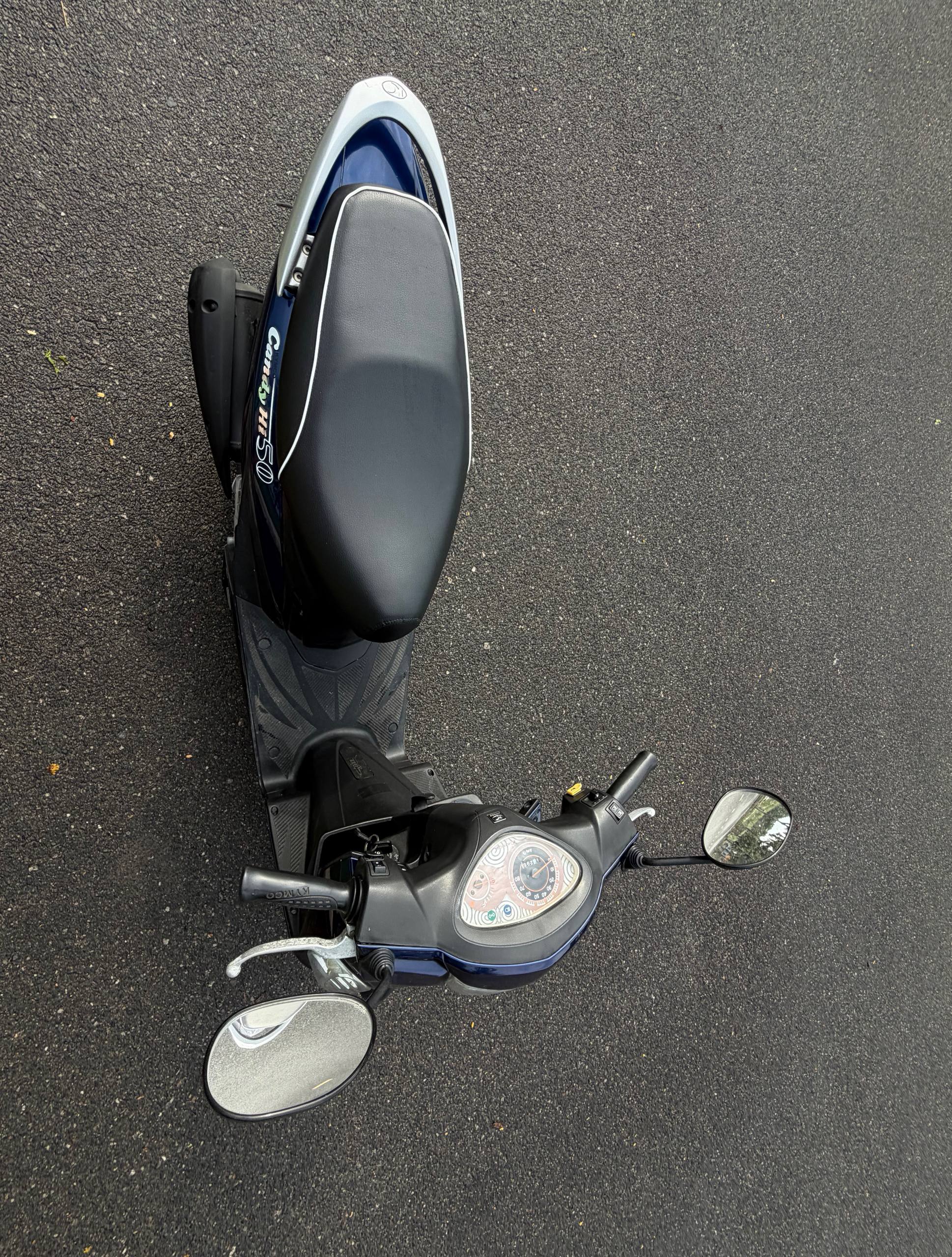 Фото 2: Продаю аккуратный скутер Kymco Candy Hi 50, 2015 года, тёмно-синий