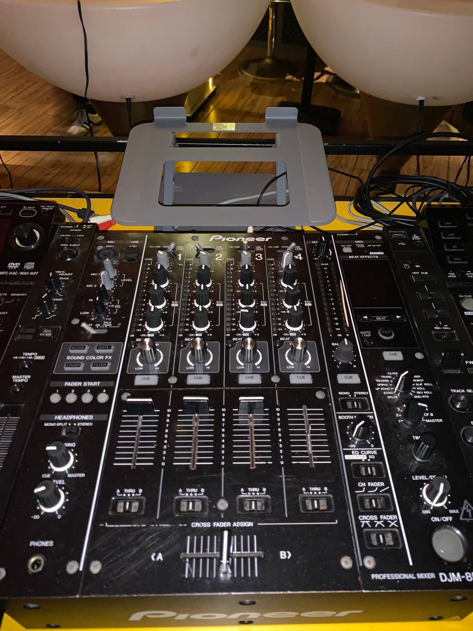 Фото 3: Продаётся профессиональный DJ-комплект Pioneer: два плеера CDJ-2000 и