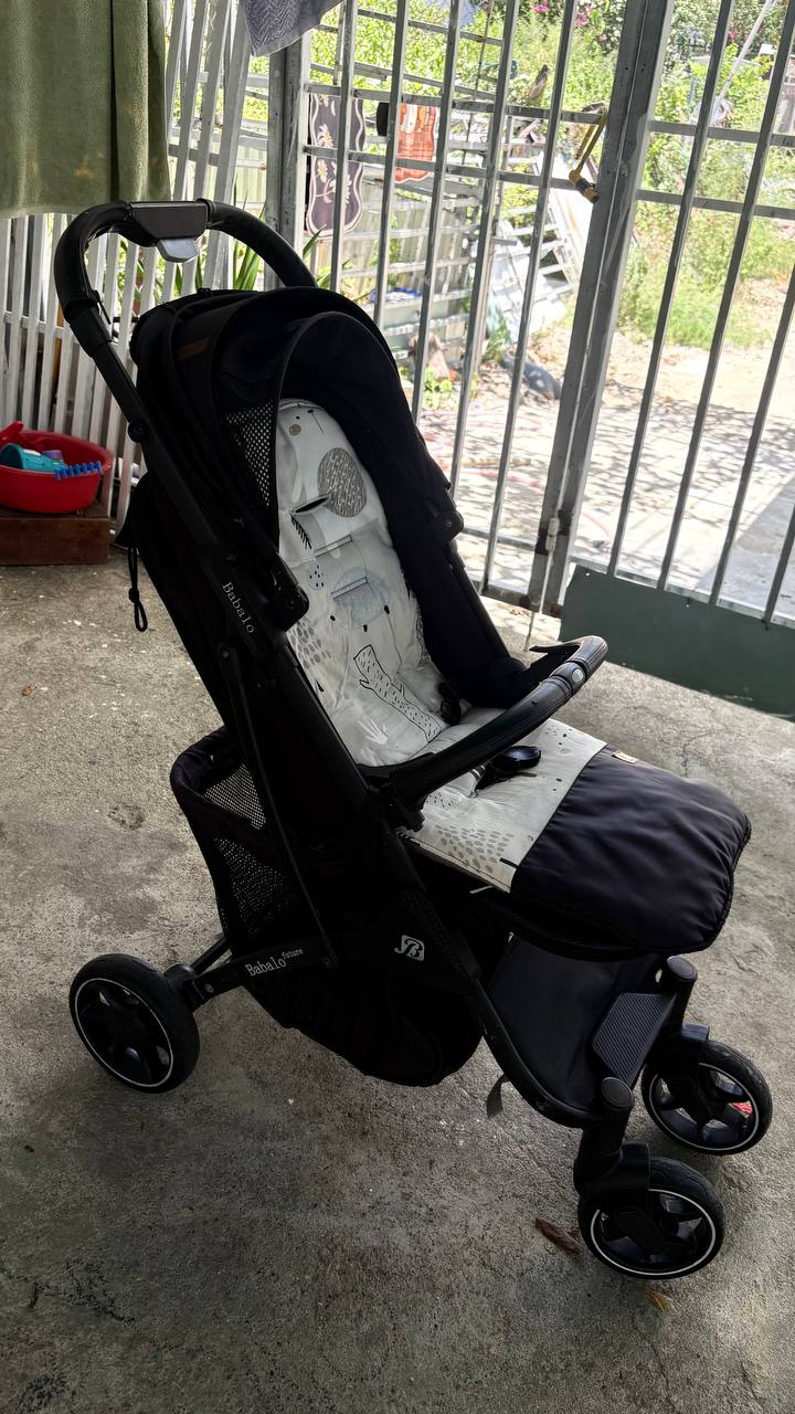 Продаются детские товары: коляска Babalo Future за 600 000, надувной круг Mambo Baby…