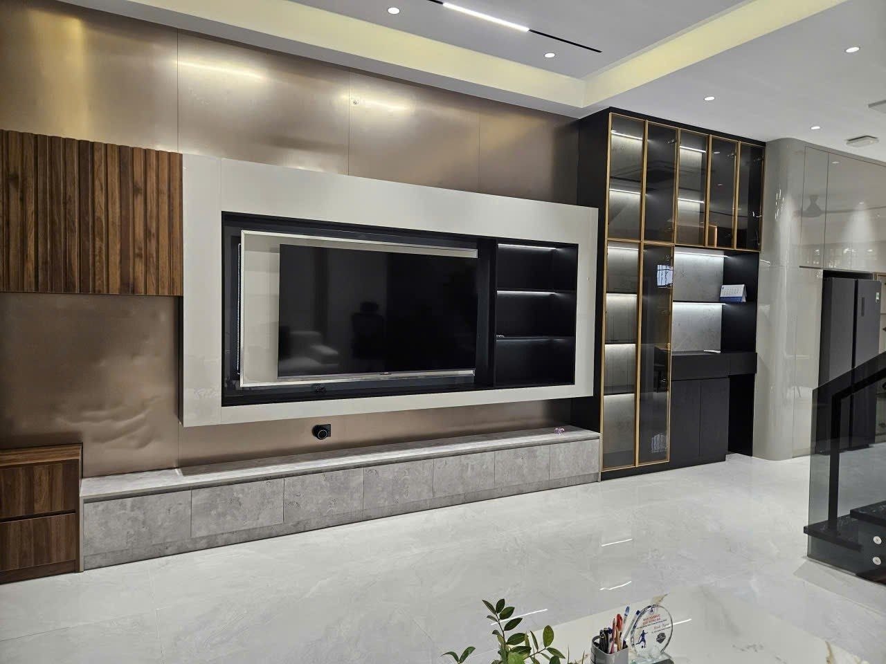 Просторный дом в районе Ми Гиа, площадь 270 м², 3 спальни, 4 ванные комнаты.