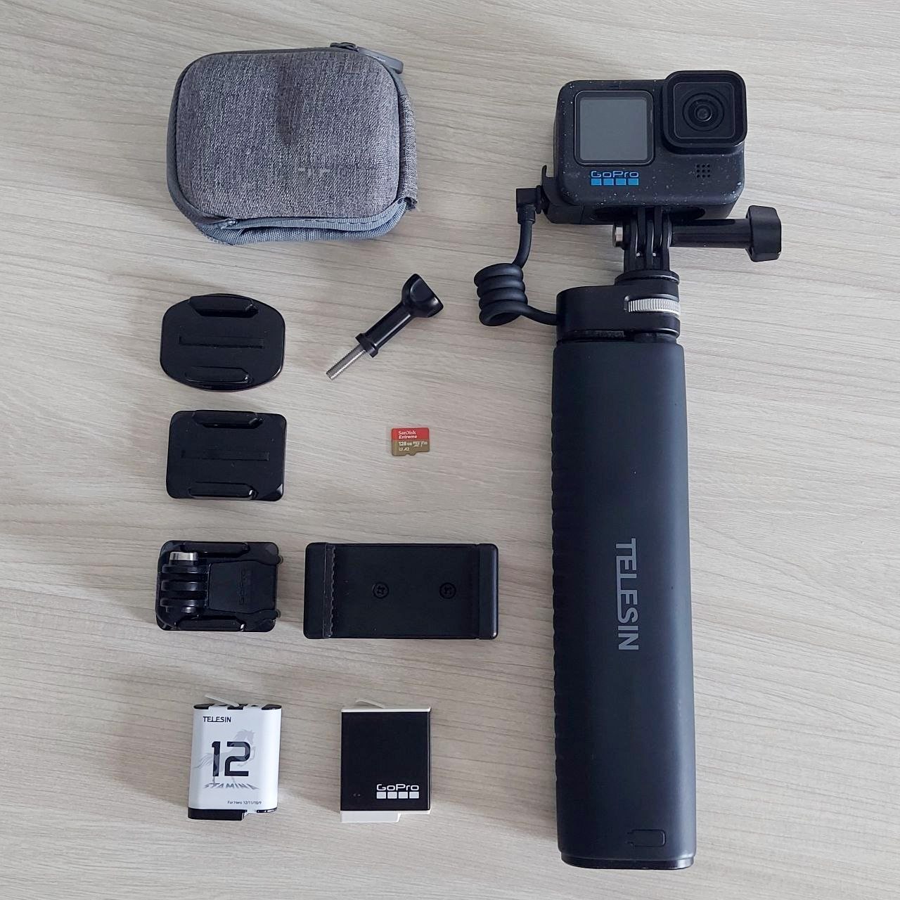 Фото 2: Продаётся комплект GoPro Hero 12 Black в отличном состоянии: монопод с