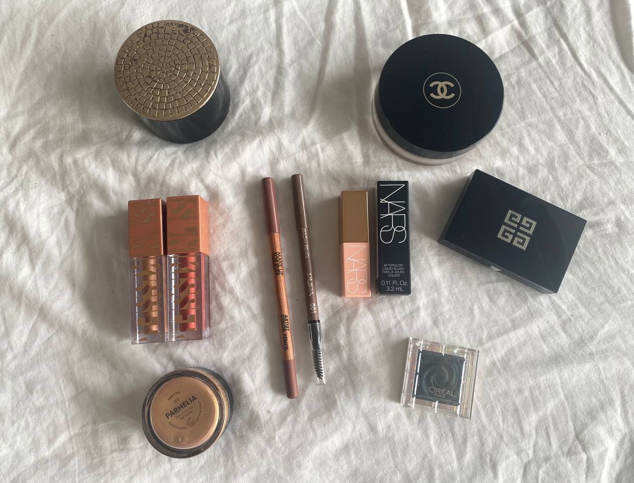 Продаются косметика и парфюмерия: метеориты Guerlain, бронзер Chanel…