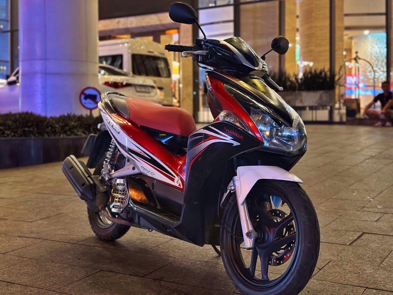 Honda Air Blade 2011 года, красный, пробег 40 000 км, объём 110 куб