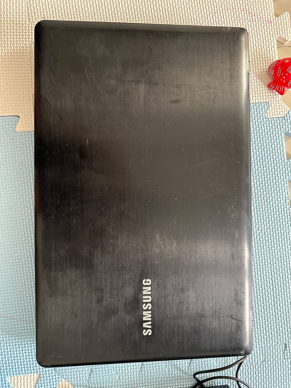 Продаётся ноутбук Samsung за 1,5 миллиона донгов
