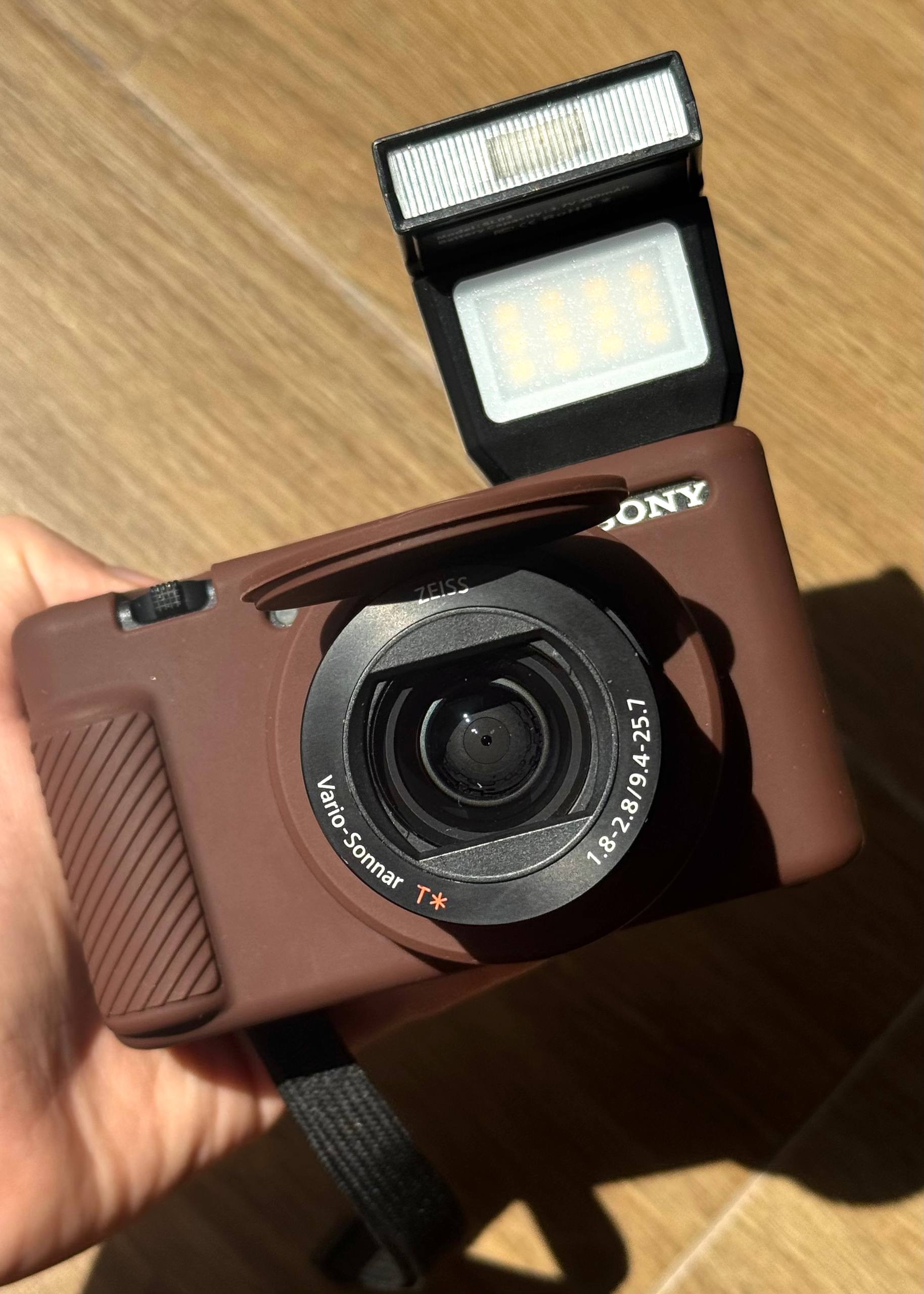 Фото 2: Продаётся фотоаппарат Sony ZV-1, аналог Canon G7X, подходит для фото и видео, для блога.