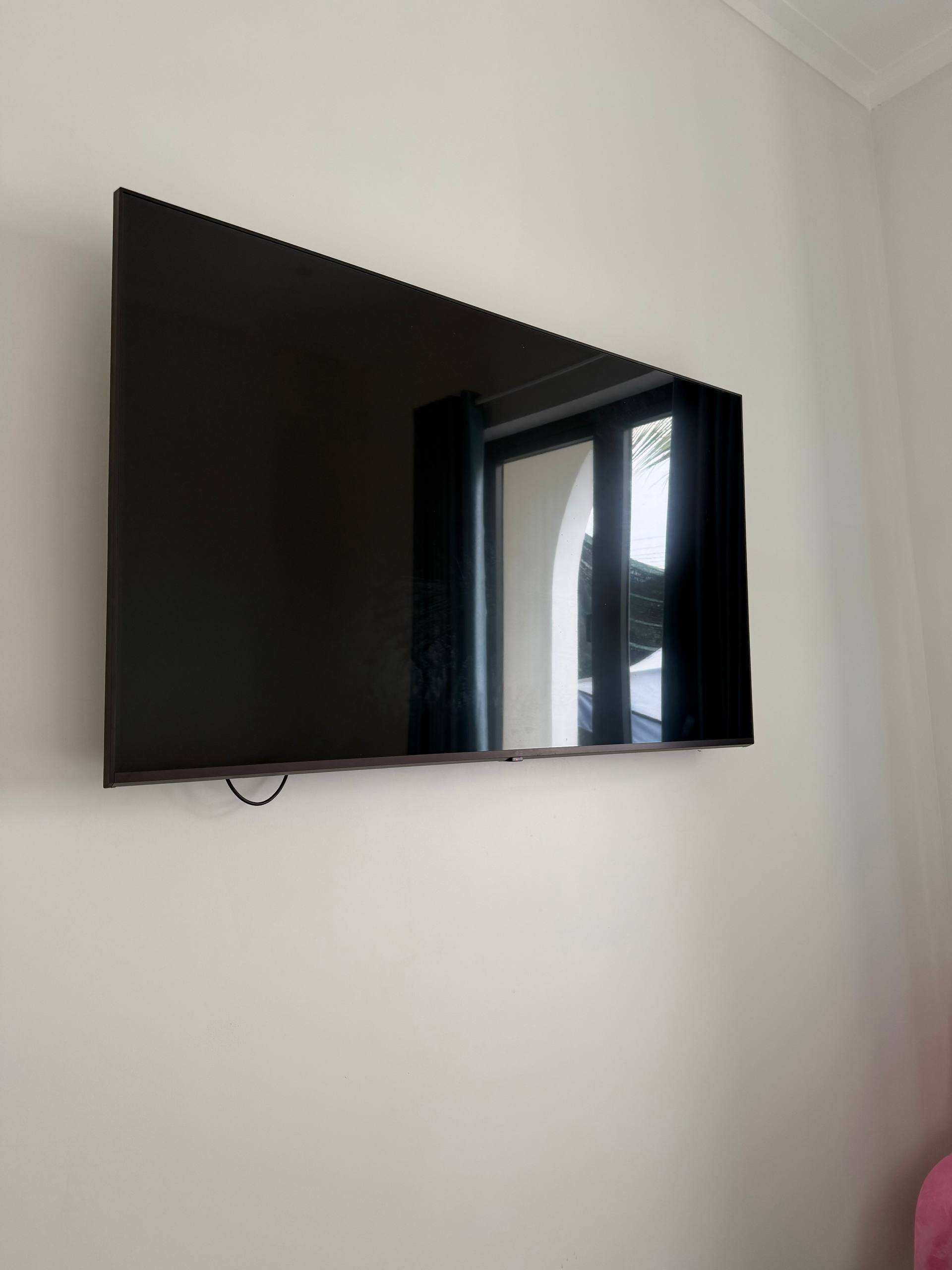 Продаётся телевизор LG 55 дюймов, модель 55UQ800PSC, цена 6 миллионов донгов.