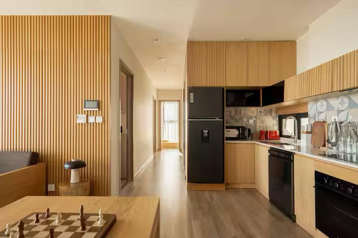 Фото 2: Просторная квартира в Ecopark, 94 кв.м., 2 спальни, 2 ванные, гостиная, кухня.