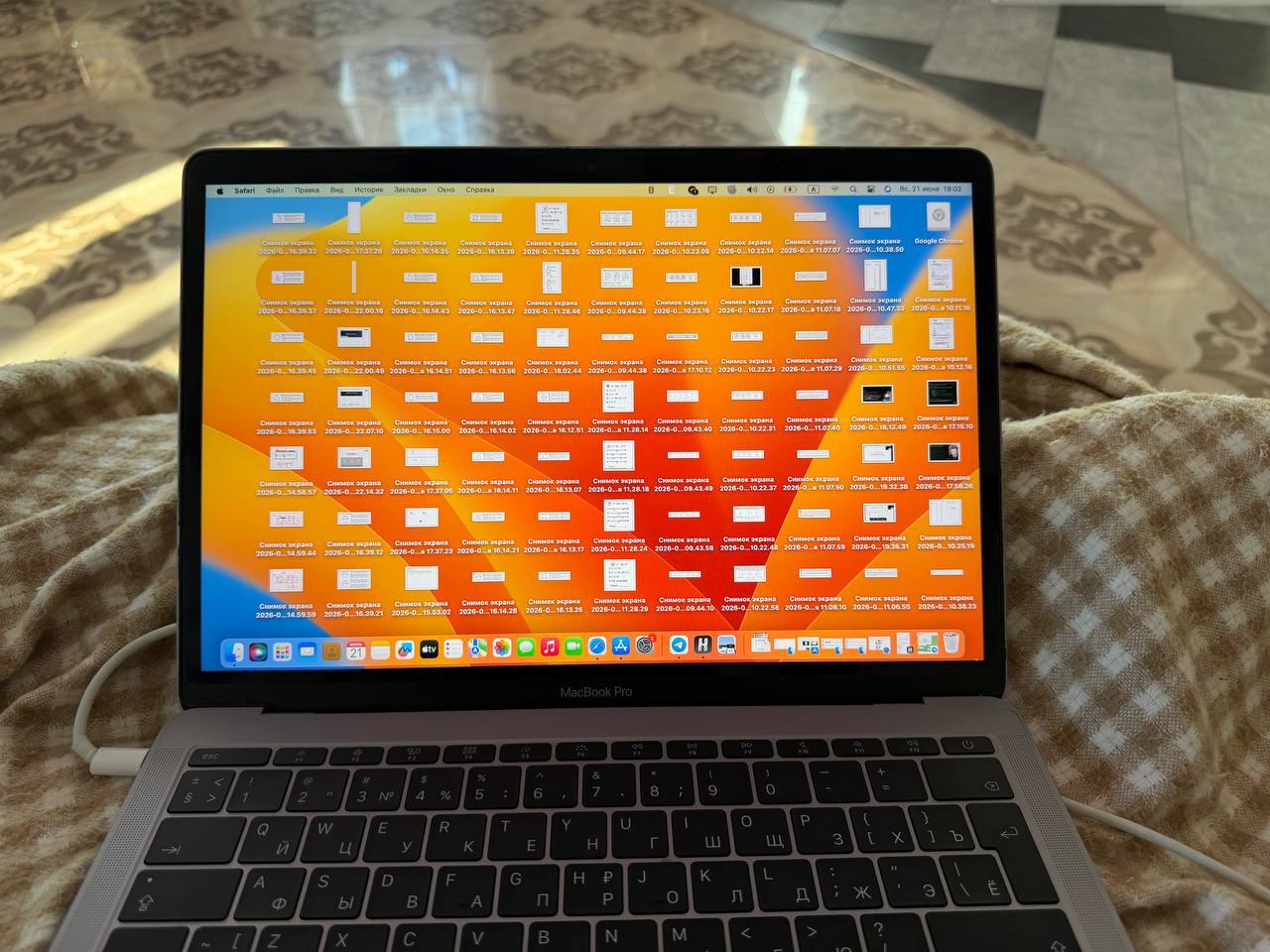 Фото 2: Продается MacBook Pro 13-inch 2017 года с двумя портами Thunderbolt 3.
