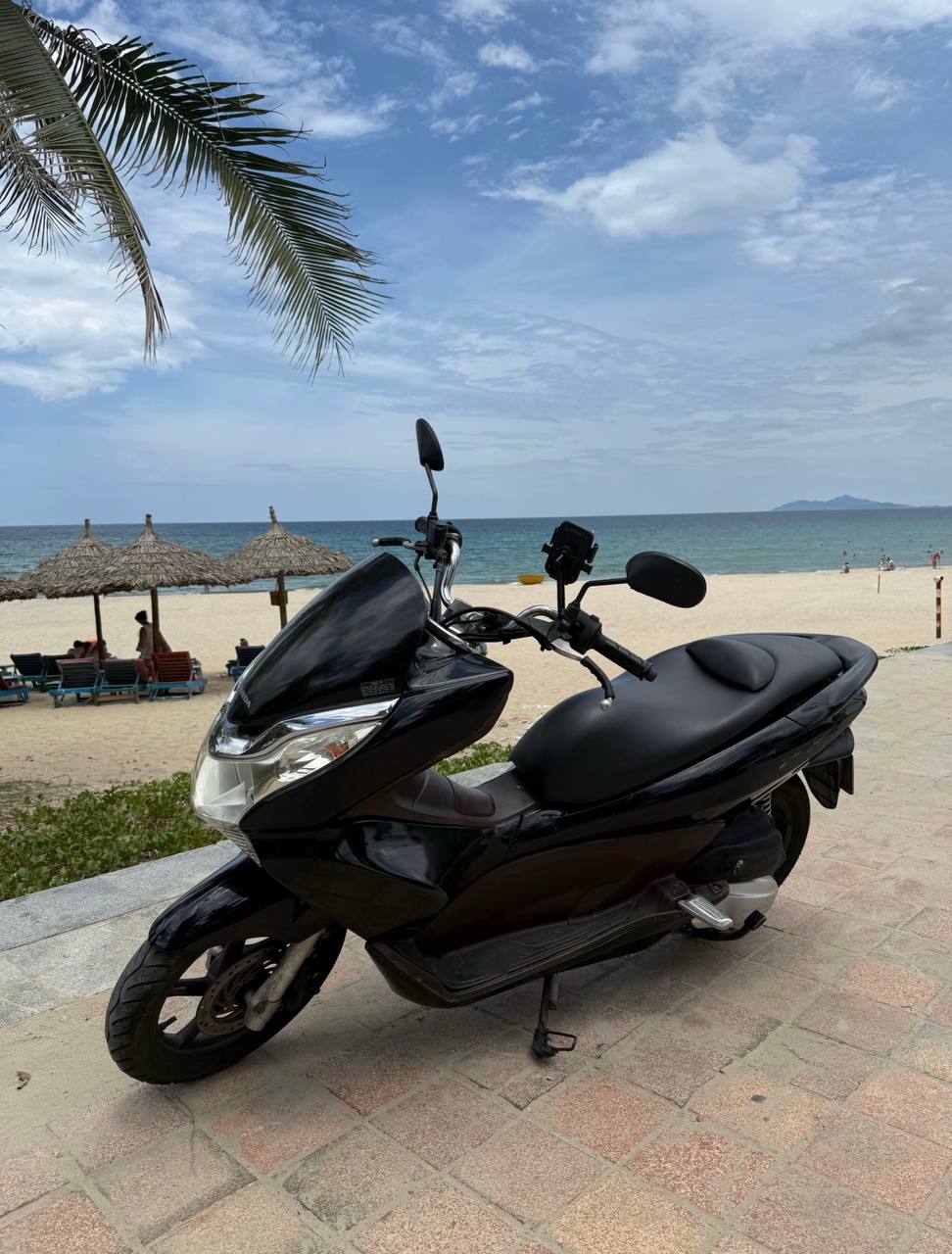 Продаётся ухоженный Honda PCX 125cc 2010 года в хорошем техническом состоянии.