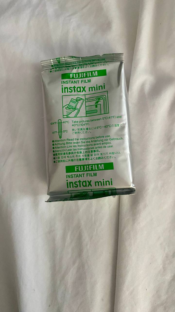 Фото 2: Продаю фотоаппарат моментальной печати Fujifilm Instax Mini 12 в отличном состоянии…