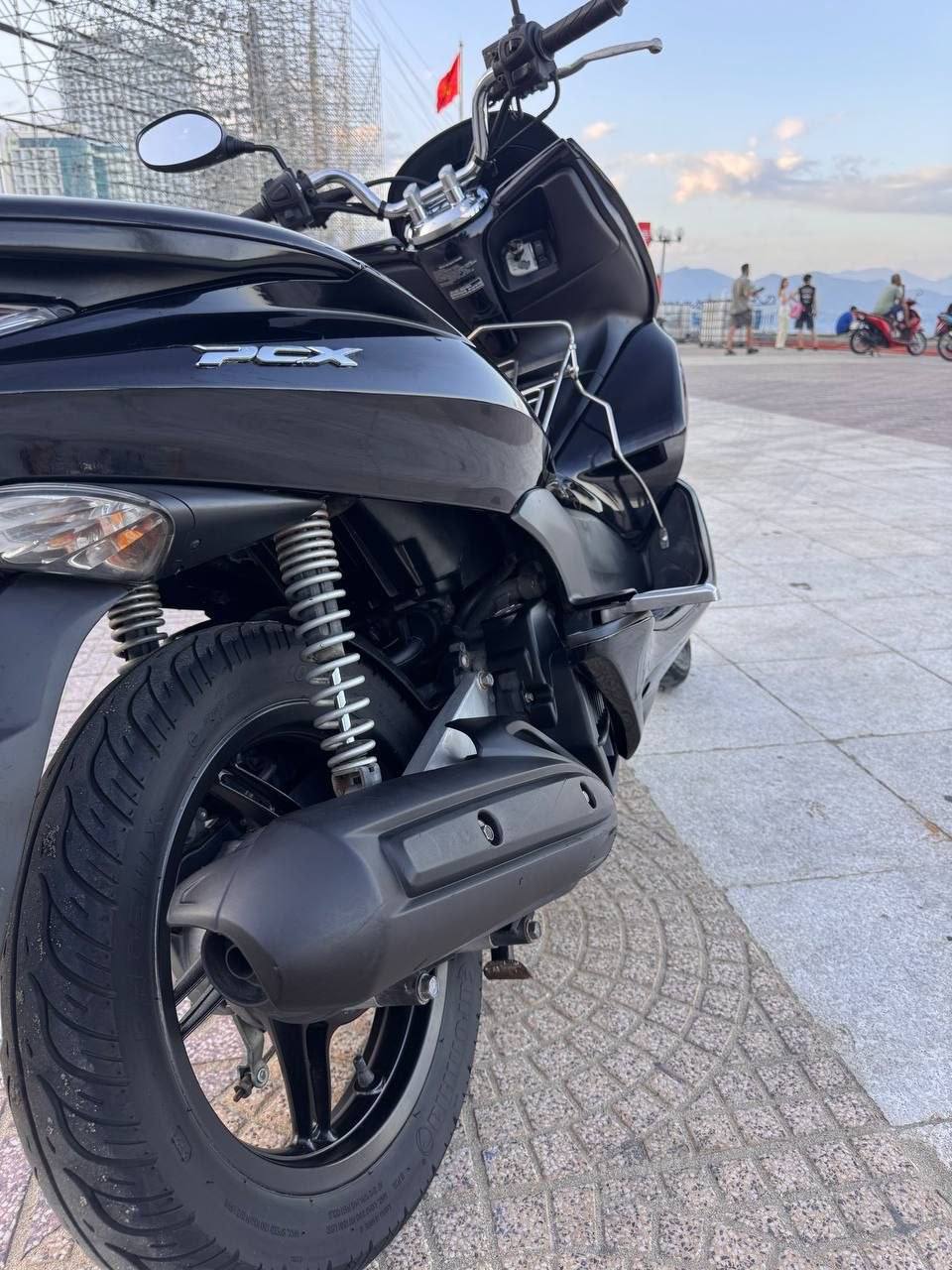Фото 3: Продаётся Honda PCX 125 2012 года в отличном состоянии, без вложений.