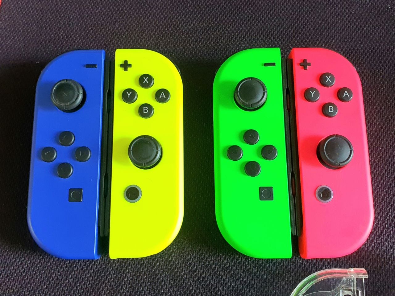 Продаются оригинальные джойконы для Nintendo Switch, одна пара на выбор.