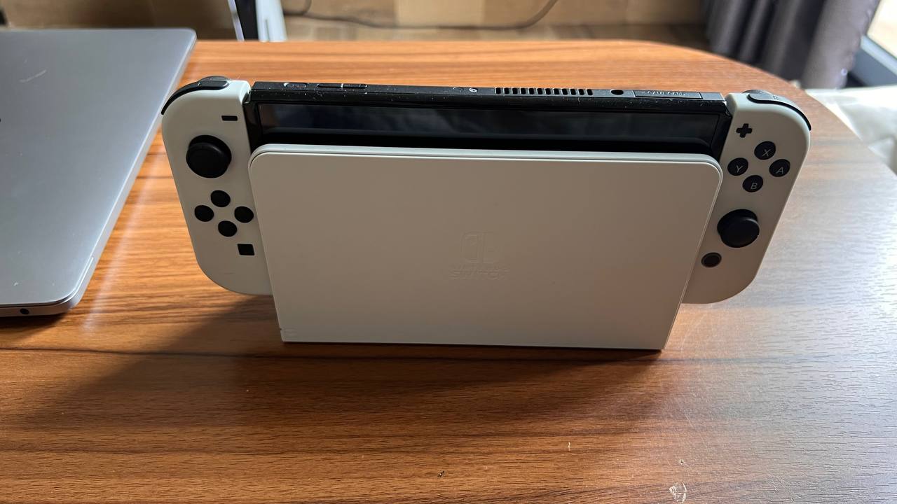 Фото 2: Nintendo Switch OLED в почти идеальном состоянии, полный комплект, защ