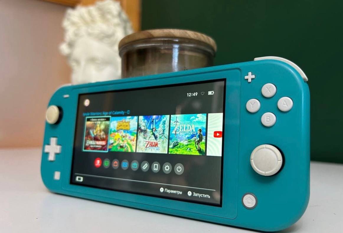 Продаётся прошитый Nintendo Switch Lite с зарядкой и картой памяти на 128 ГБ.