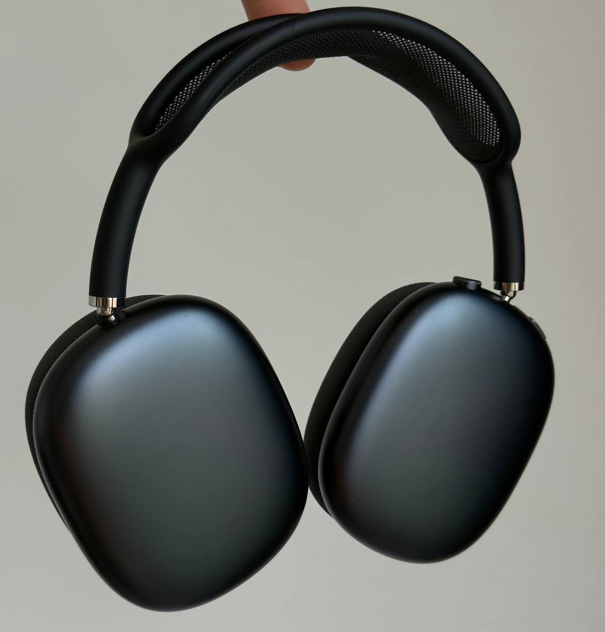 Продаются наушники Apple AirPods Max первого поколения в цвете Midnight.
