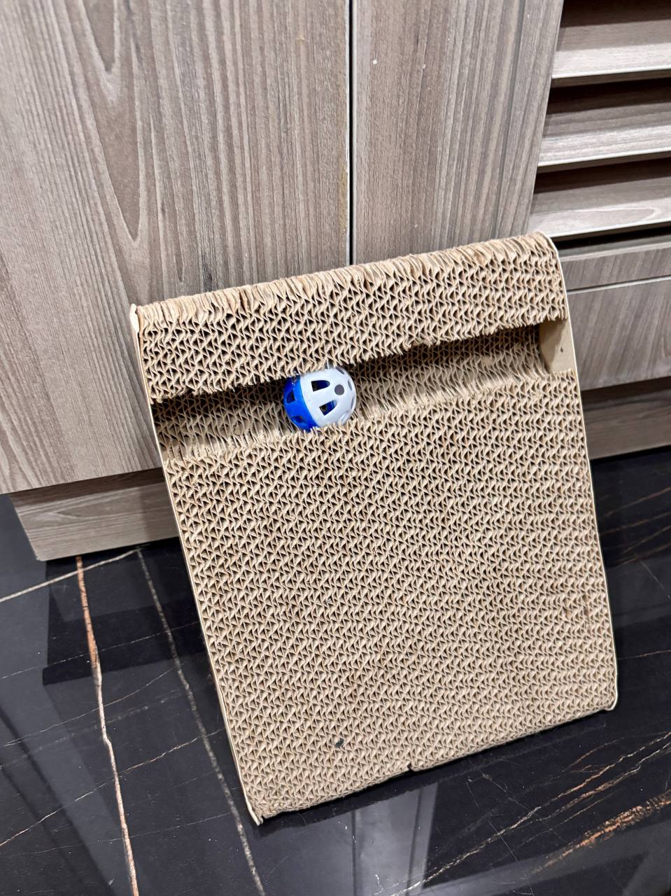 Фото 2: Продам маленькую когтеточку для кота, купленную неделю назад на Lazada