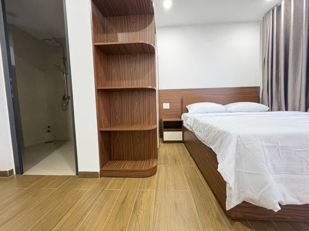 Сдаётся студия 100 м² на 5-м этаже с лифтом, полностью меблирована, с