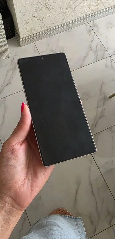Фото 2: Продаю Samsung Galaxy S25 Ultra на 256 GB в отличном состоянии