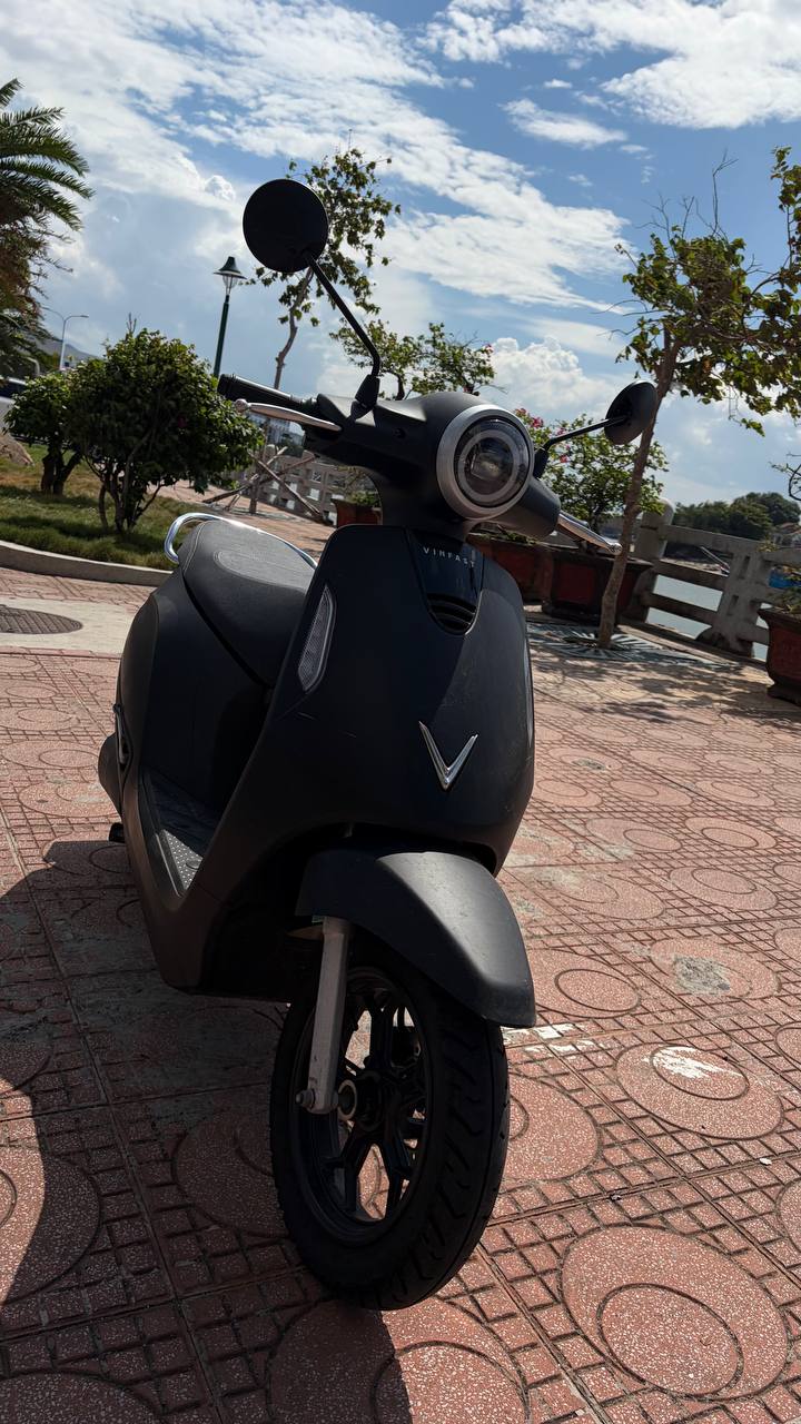 Продаю электроскутер VinFast Evo Grand Lite в отличном состоянии