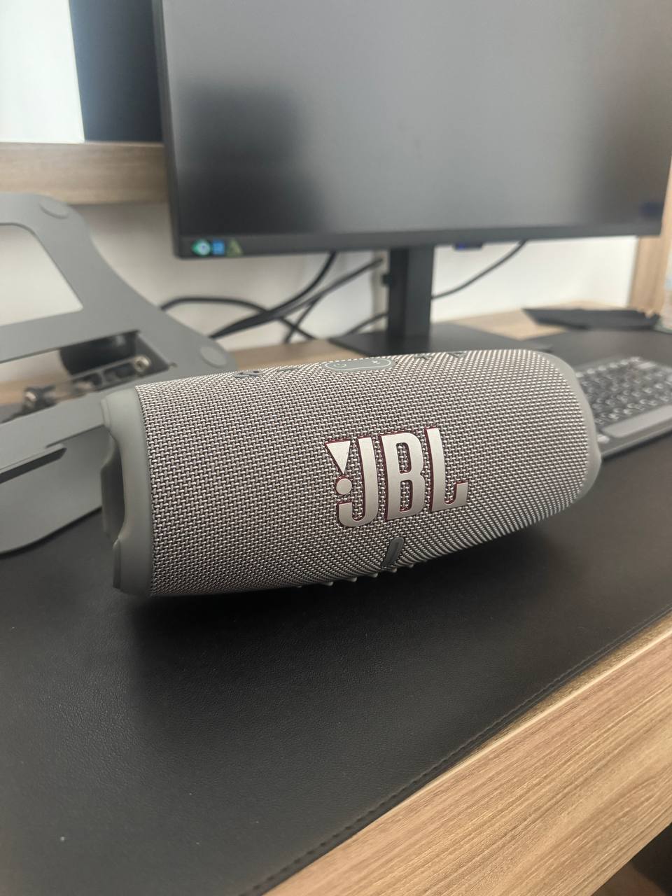 Продаётся колонка JBL Charge 5 в идеальном состоянии