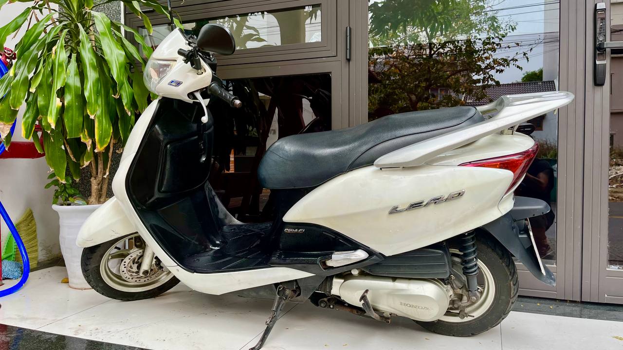 Продаётся Honda Lead 110, 2011 год, инжектор, два ключа, блюкард