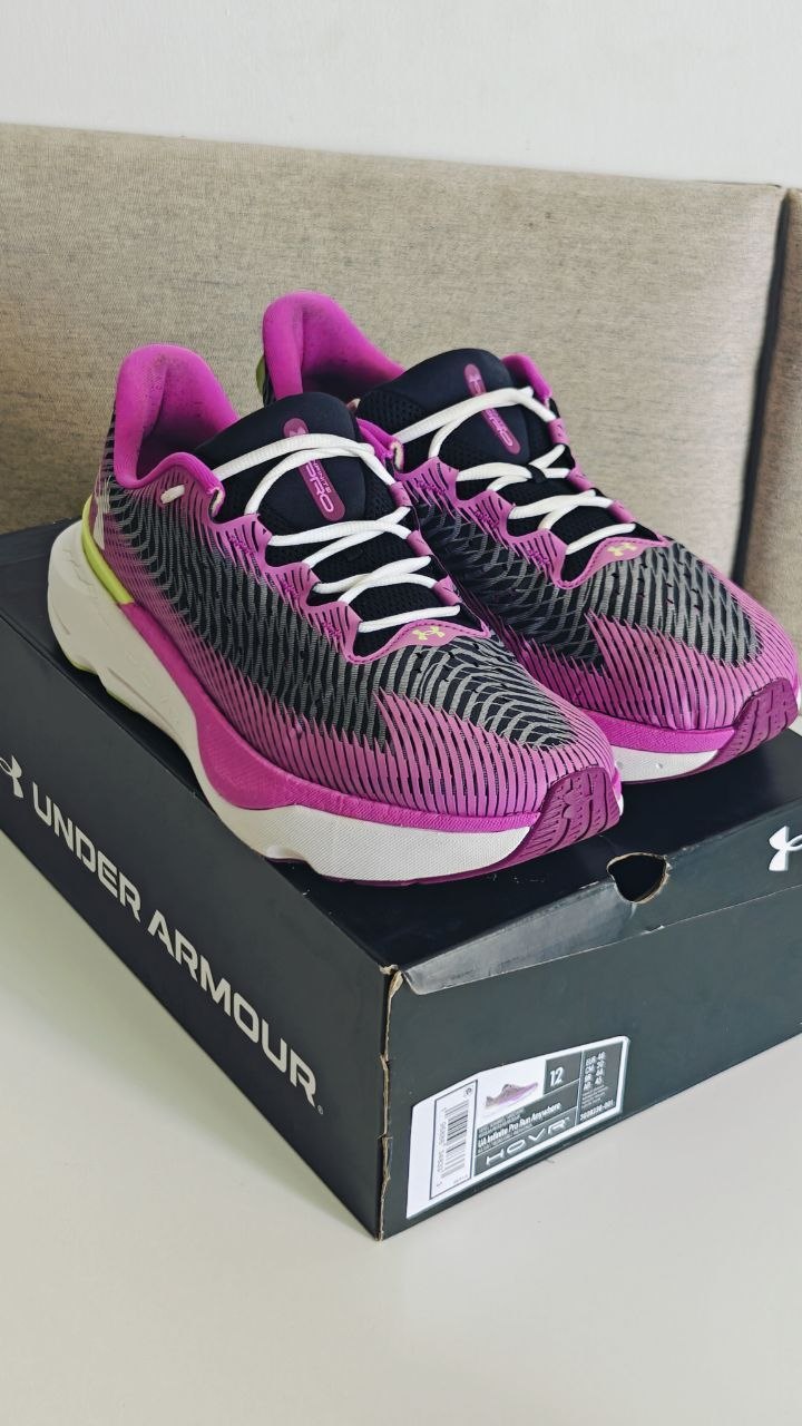 Продаются практически новые кроссовки для бега Under Armour Infinite Pro Run, 45…