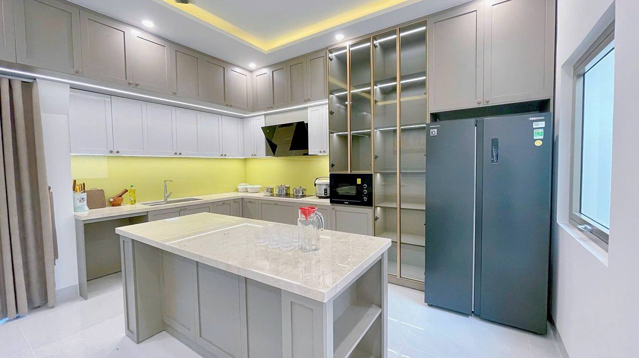 Вилла 3 этажа, 4 спальни, 5 ванных комнат, адрес: Pavillon Villa, Hai Chau.