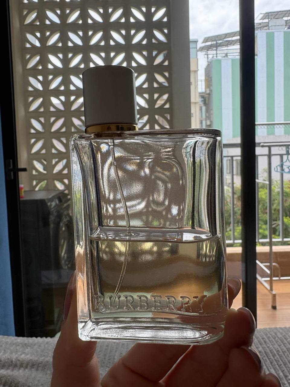 Фото 3: Продаётся оригинальный парфюм Burberry Her Eau de Toilette, флакон 50…